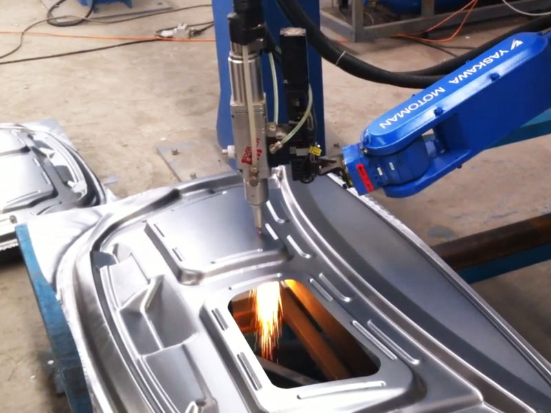 robot laser cutting in the automotive industry