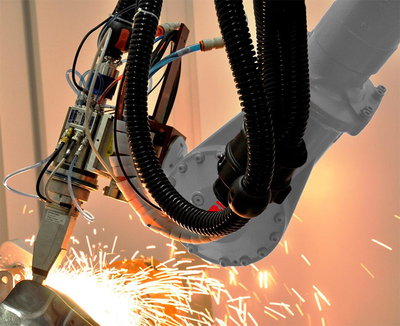 laser robots for metals fabrication