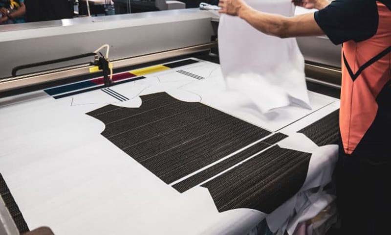 CO2 laser cutting textile fabrics