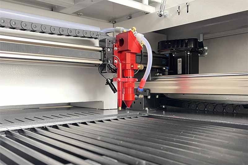 advantages of co₂ laser cutter